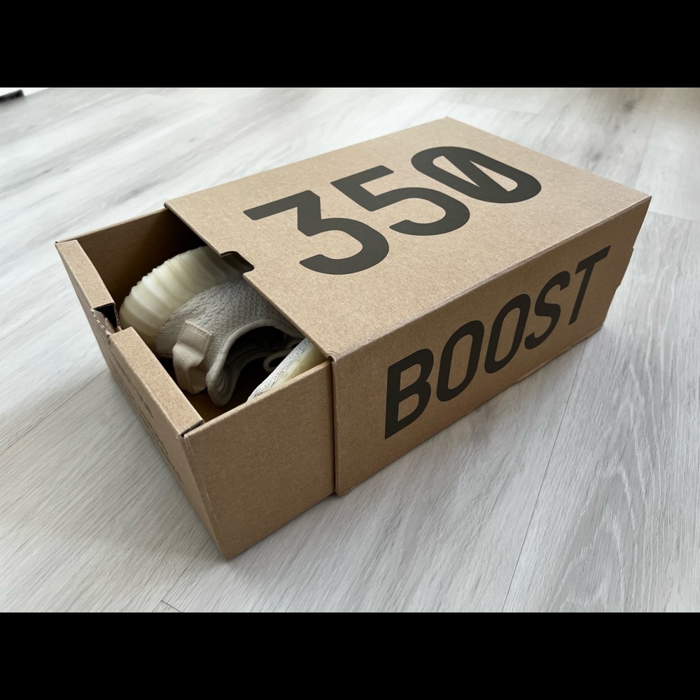 Yeezy Boost 350 V2 size 4 mens